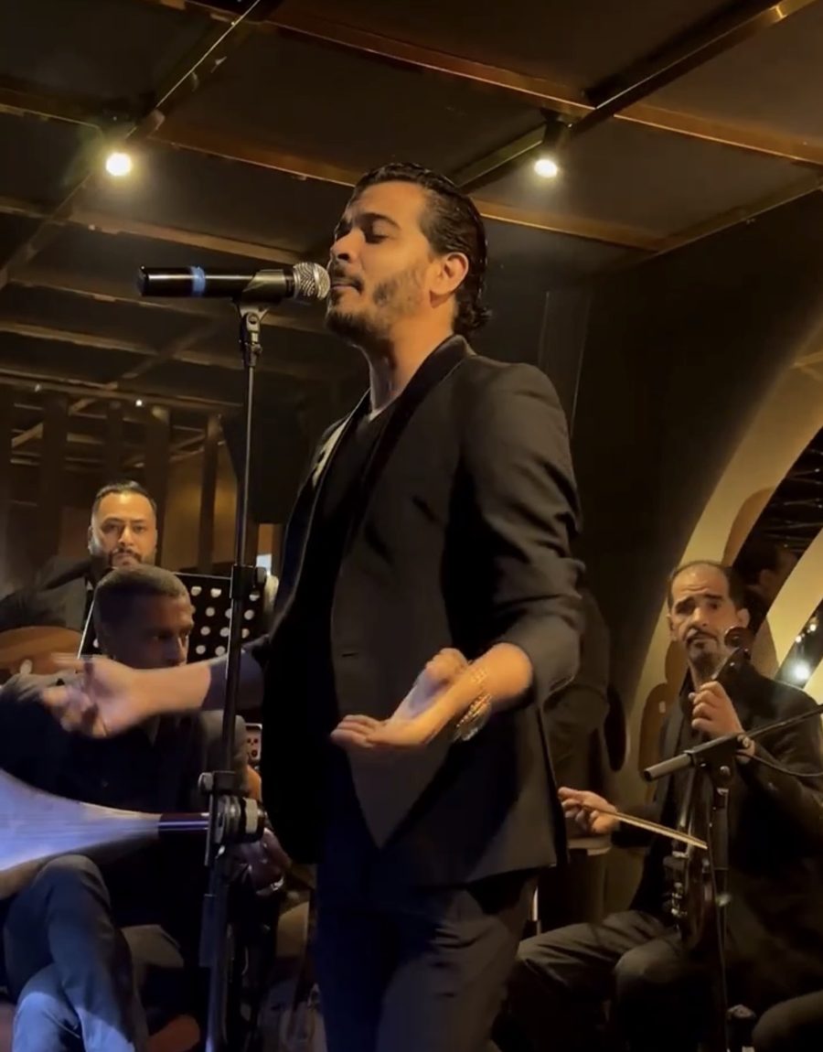 La salle de Mandaloun, un soir de musique live